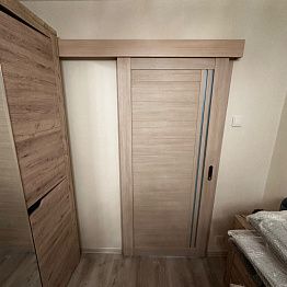 ПО QuLine 8-3 Беленый дуб стекло белое раздвижная