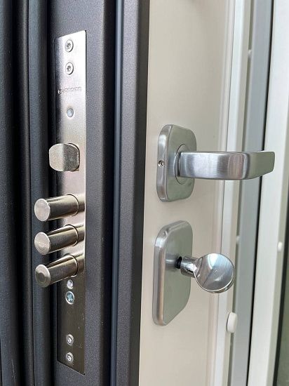 Входная дверь  